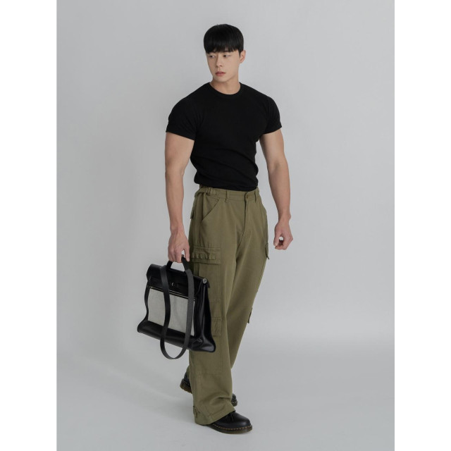 韓國🇰🇷黑白兩色基本款顯壯螺紋貼身短袖『韓國連線』