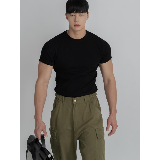 韓國🇰🇷黑白兩色基本款顯壯螺紋貼身短袖『韓國連線』