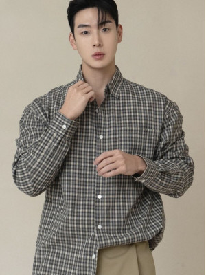 輕薄透氣的休閒合身格紋長袖襯衫『韓國連線』