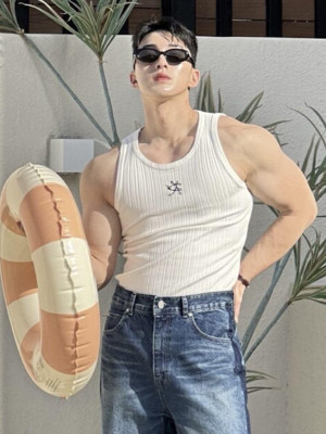 韓國🇰🇷春季最推薦二個顏色百搭的弧形剪裁線條合身背心『韓國代購』