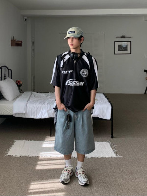 韓國🇰🇷Z世代最火的短袖!!V領線條拼接球衣短袖『韓國連線』