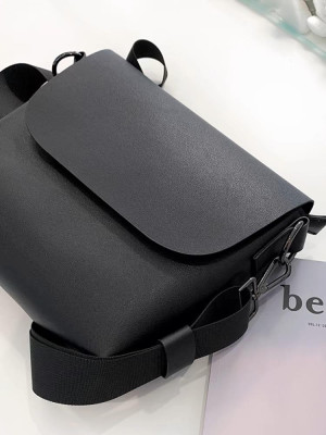 韓國🇰🇷最實用最推薦的包包!!輕便皮革單肩斜背包『韓國連線』