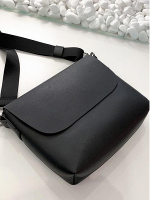 韓國🇰🇷最實用最推薦的包包!!輕便皮革單肩斜背包『韓國連線』