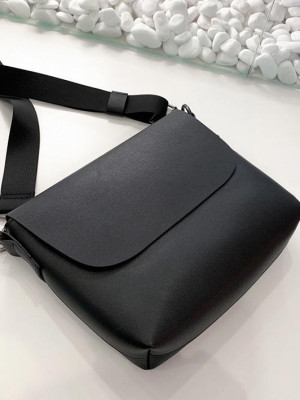 韓國🇰🇷最實用最推薦的包包!!輕便皮革單肩斜背包『韓國連線』