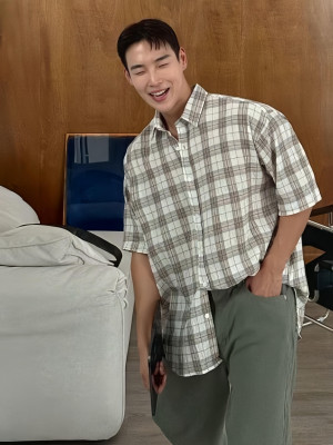 韓國🇰🇷炎熱得夏天不可少了這件!!格紋落肩短袖襯衫『韓國連線』