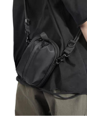 韓國🇰🇷最輕巧方便又帥氣的潮流單肩迷你斜背包『韓國連線』