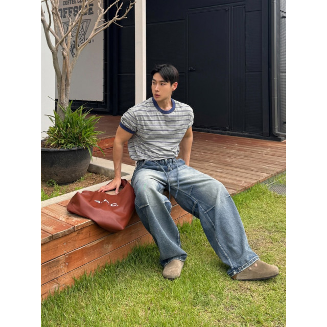 韓國🇰🇷『1+1』多色條紋圓領短袖+抽繩鬆筋帶掐折寬鬆丹寧褲『韓國連線』