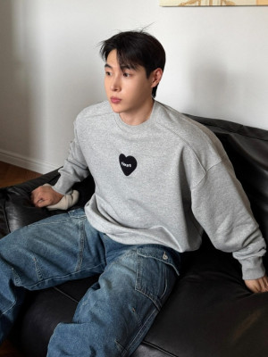 韓國🇰🇷heart立體毛絨大學T『韓國連線』